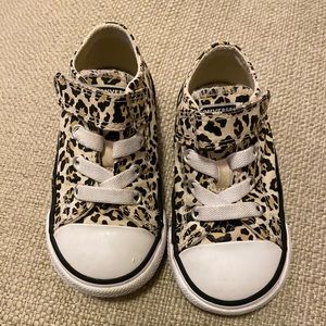 Leopard converse size 6! In great shape!